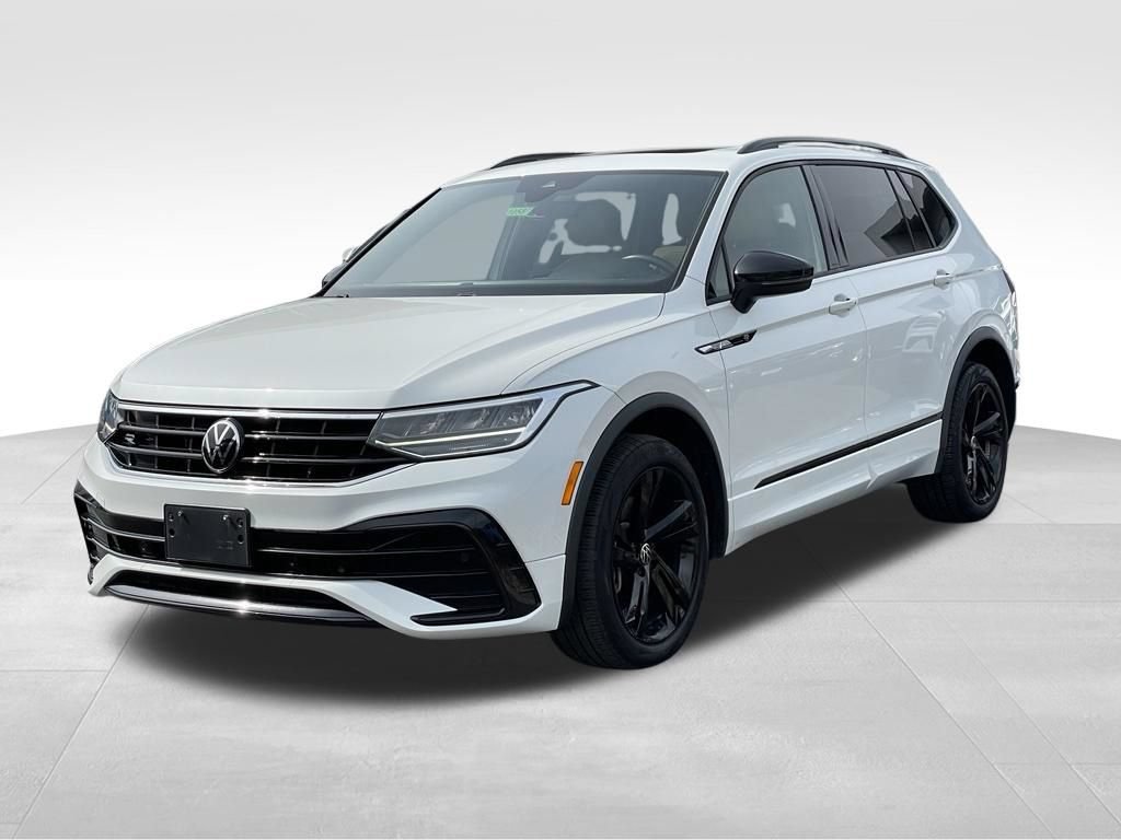 Used 2023 Volkswagen Tiguan SE R-Line AWD/4WD image 2
