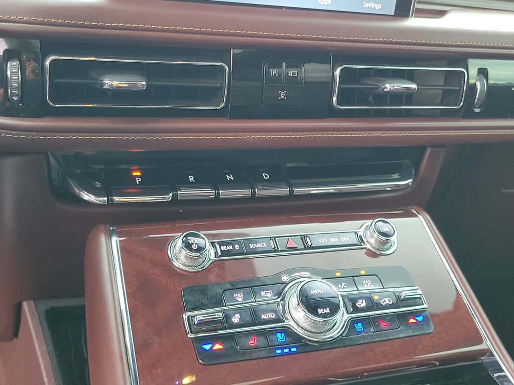 Certified 2022 Lincoln Aviator Black Label w/ Class IV Trailer Tow Package AWD/4WD image 28