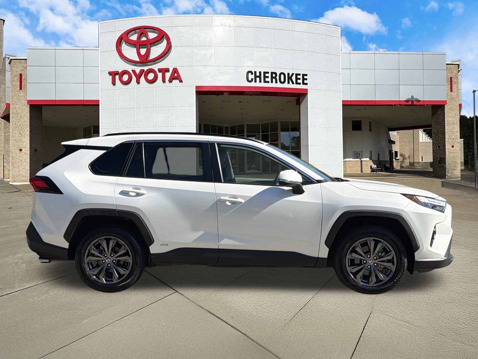 Used 2022 Toyota RAV4 XLE Premium AWD/4WD image 4
