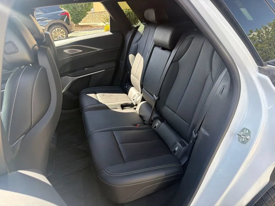 Used 2024 Cadillac Lyriq Sport AWD/4WD image 19