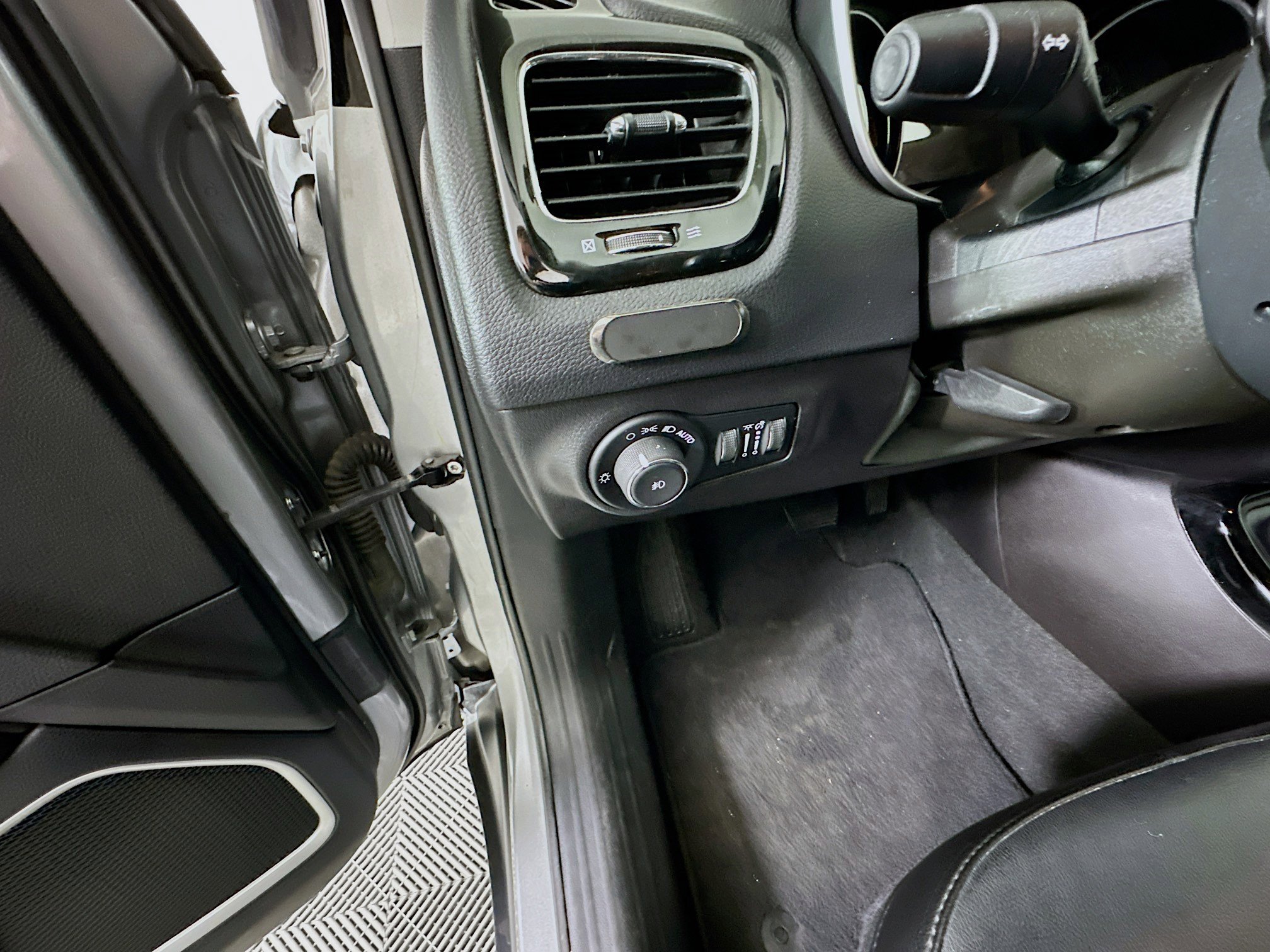 Used 2020 Jeep Compass Limited image 17