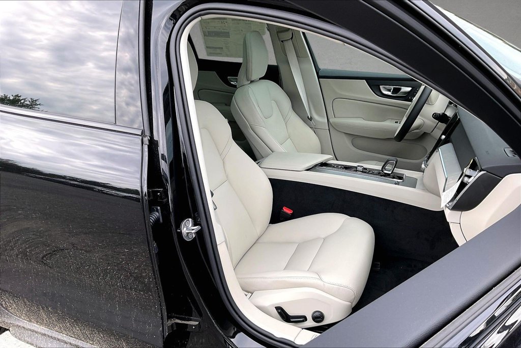 New 2026 Volvo V60 B5 Cross Country Plus w/ Protection Package Premier AWD/4WD image 12