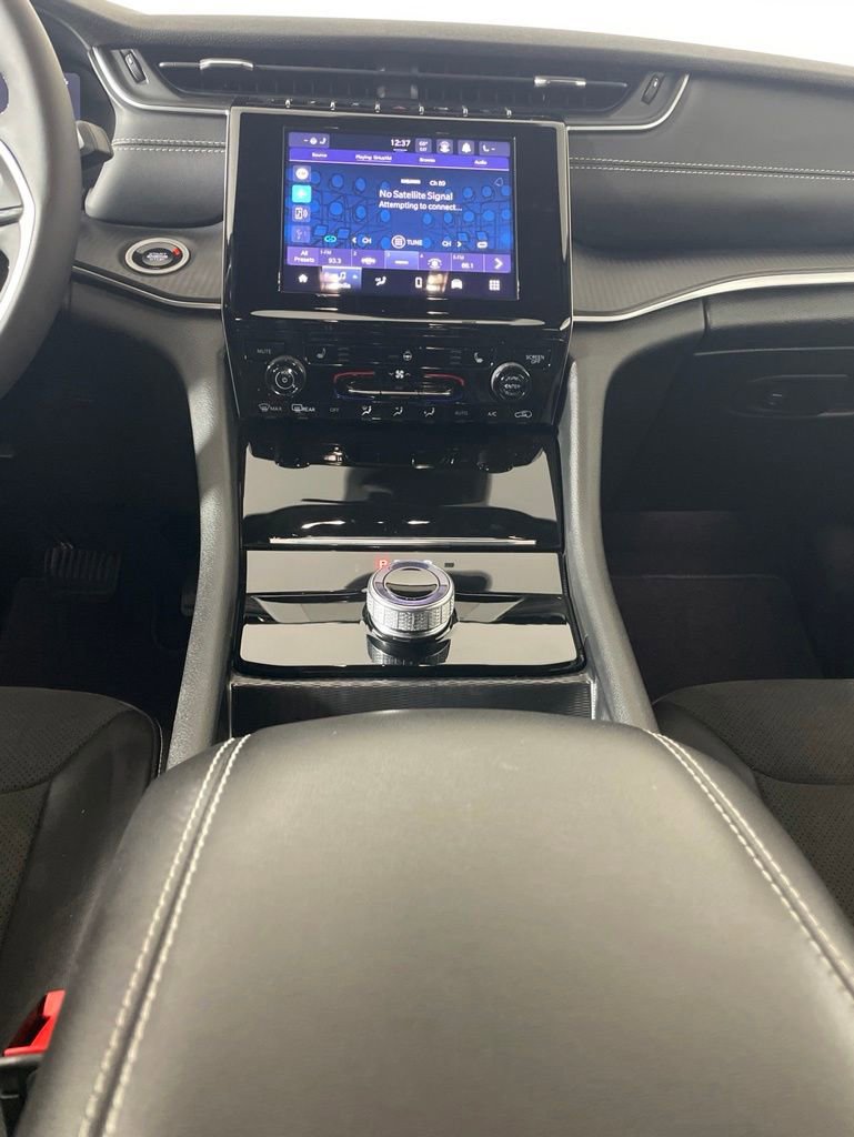 Certified 2025 Jeep Grand Cherokee Altitude AWD/4WD image 13
