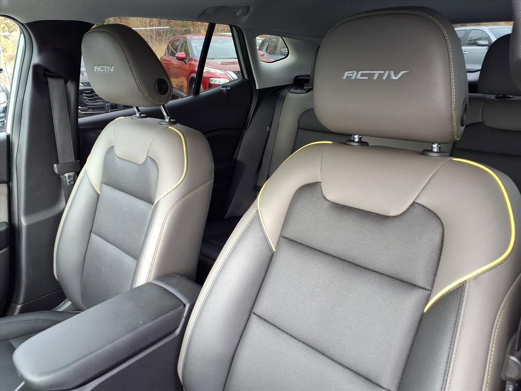 Used 2025 Chevrolet Trax ACTIV w/ Sunroof Package image 15
