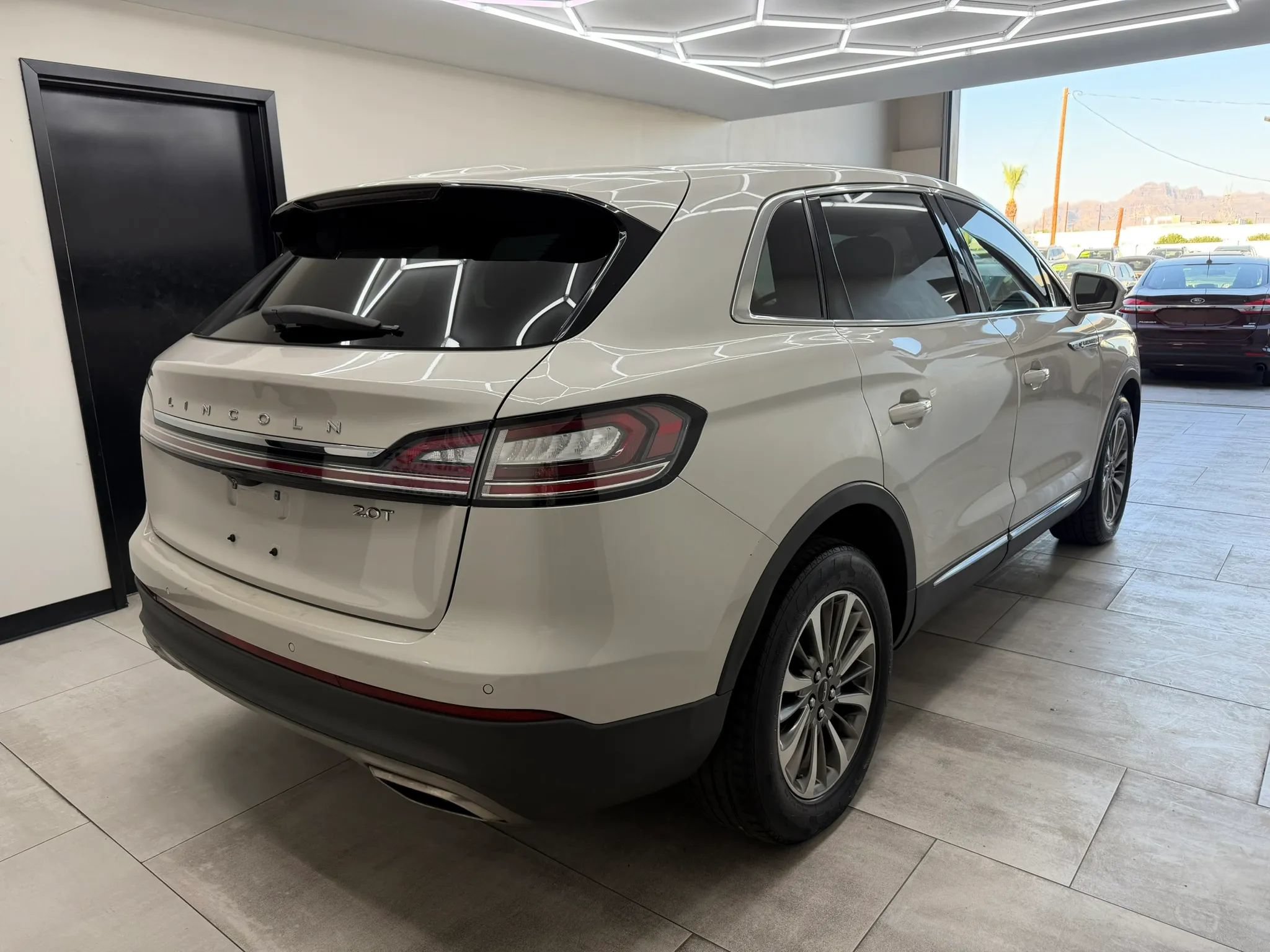 Used 2020 Lincoln Nautilus FWD w/ Equipment Group 101A image 9