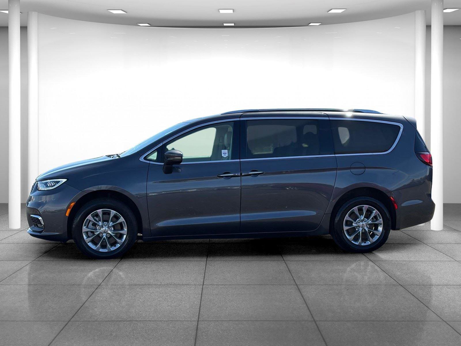 Used 2021 Chrysler Pacifica Touring-L image 4