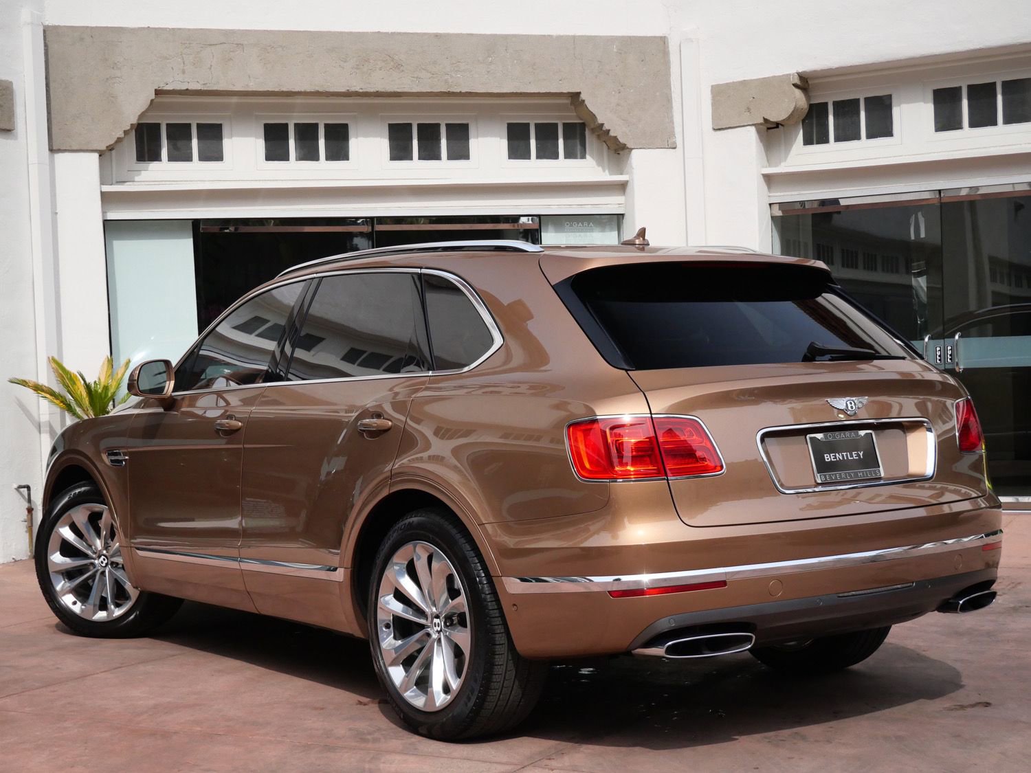 Used 2017 Bentley Bentayga image 3