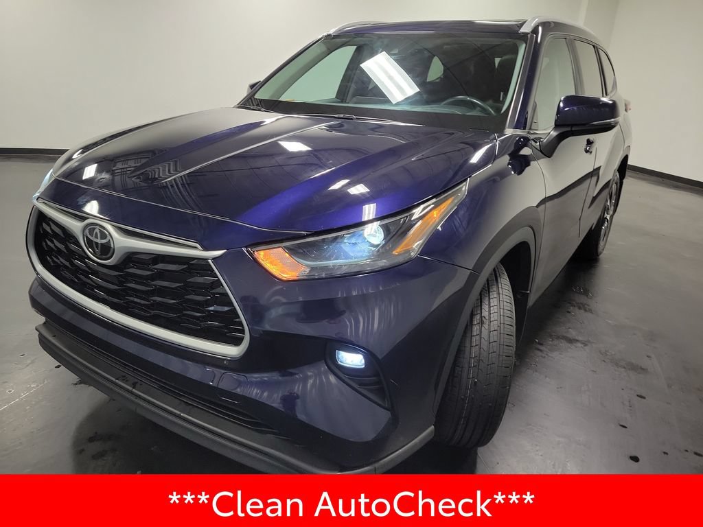 Used 2023 Toyota Highlander XLE FWD image 4