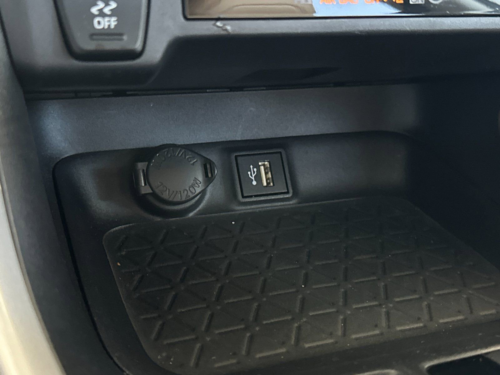 Used 2025 Toyota RAV4 XLE Premium image 27