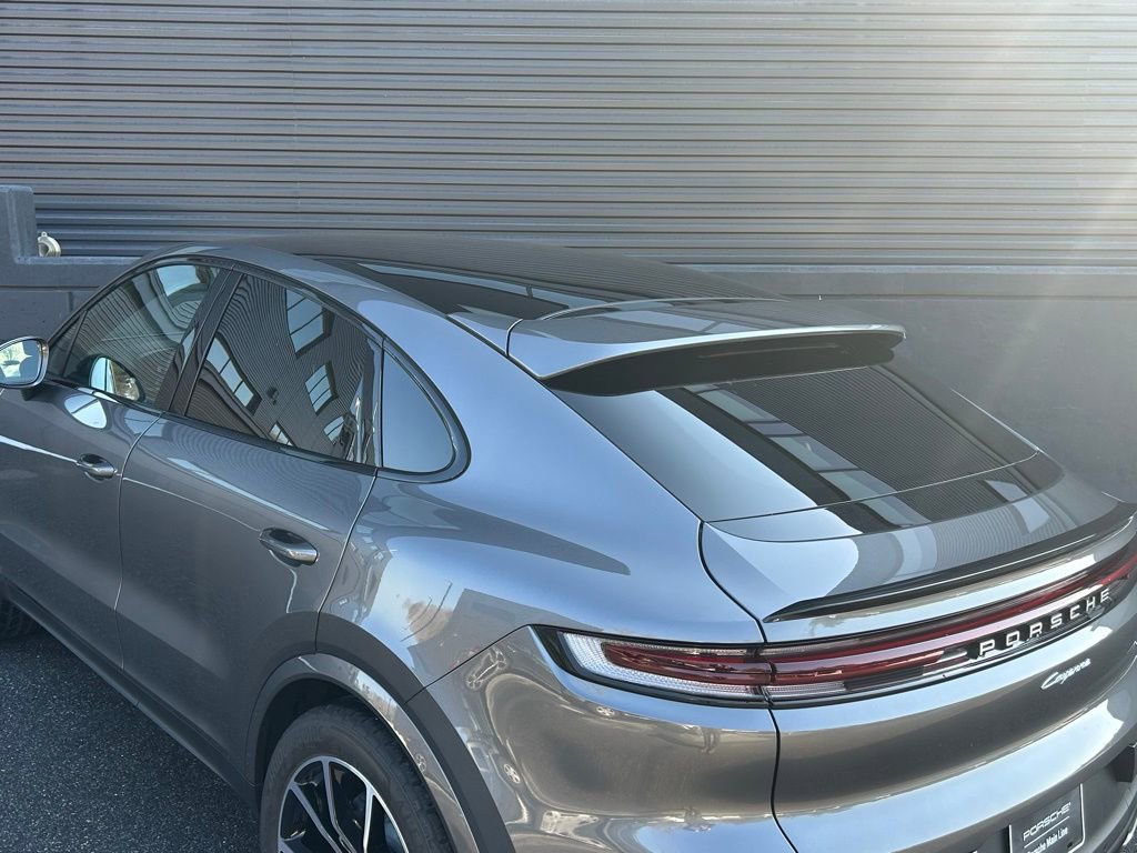 Certified 2025 Porsche Cayenne Coupe image 17