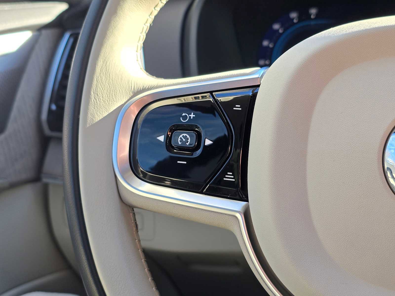 Used 2023 Volvo XC90 T8 Ultimate w/ Protection Package Premier image 29