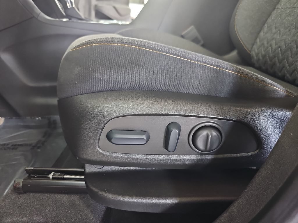 Used 2023 Chevrolet Equinox LT AWD/4WD image 28