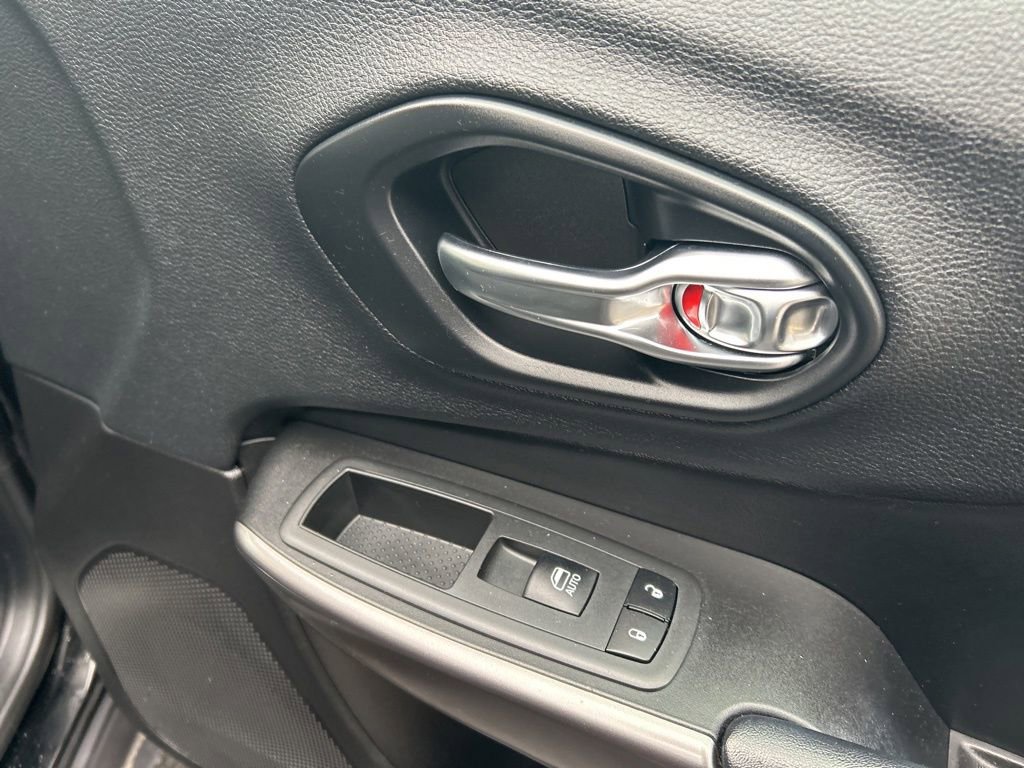 Used 2019 Jeep Cherokee Limited image 41