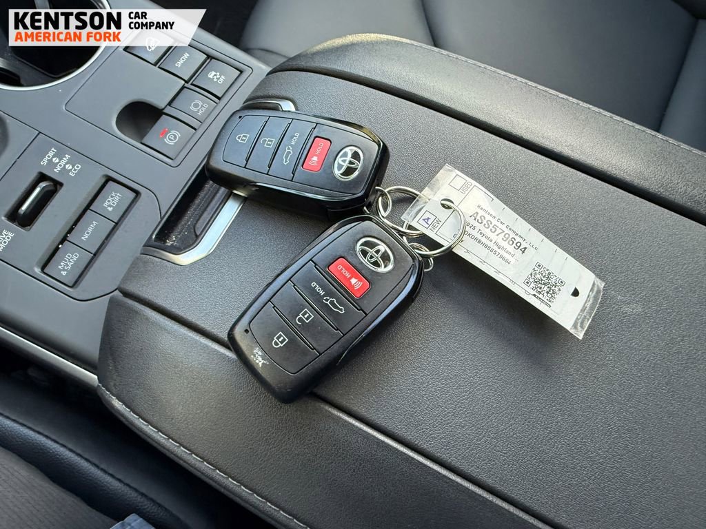 Used 2025 Toyota Highlander XLE image 47