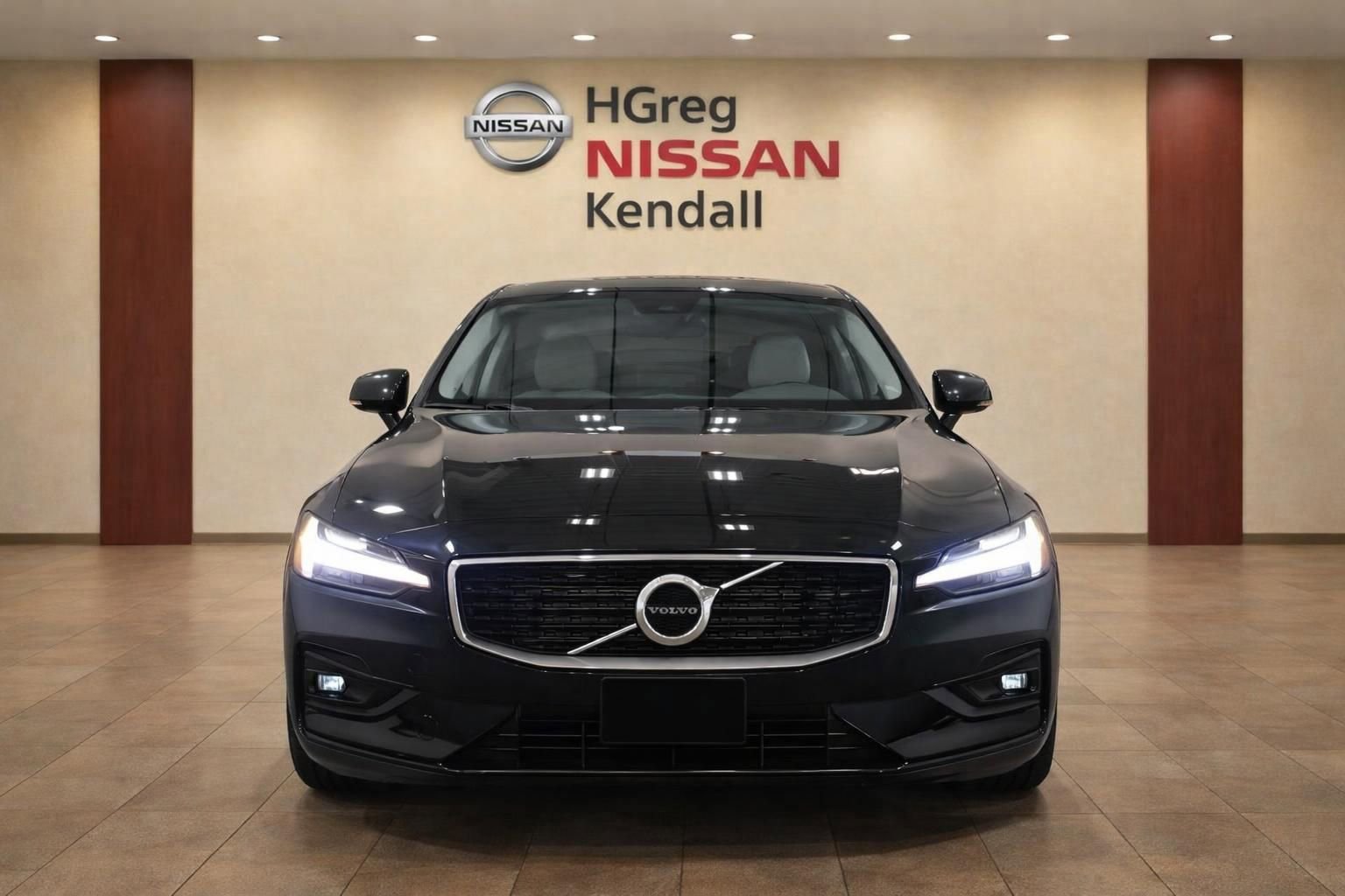 Used 2022 Volvo S60 B5 Momentum w/ Premium Package FWD image 5