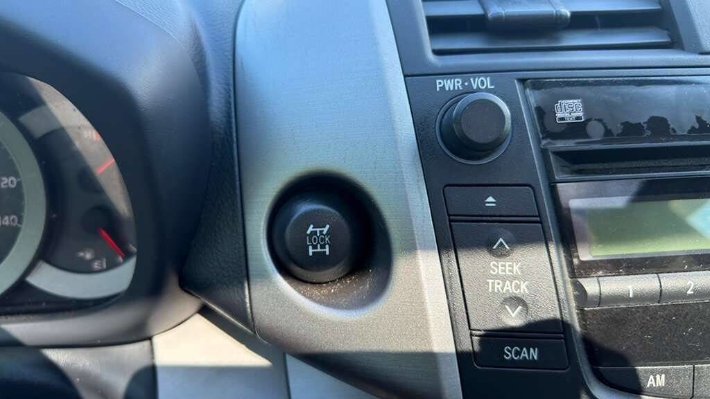 Used 2007 Toyota RAV4 Limited AWD/4WD image 16