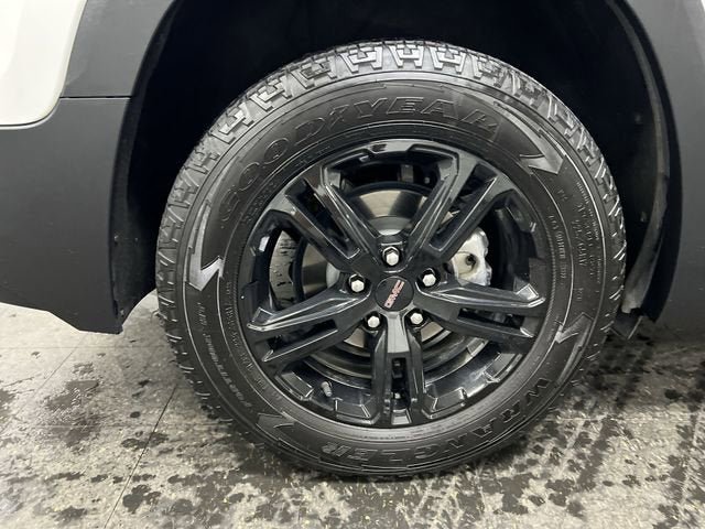 Certified 2023 GMC Terrain AT4 w/ Infotainment Package II AWD/4WD image 33