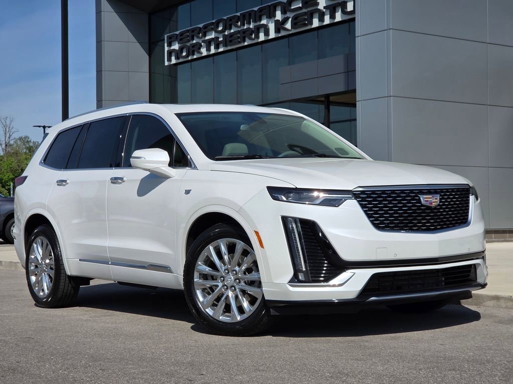 Used 2022 Cadillac XT6 Premium Luxury image 2