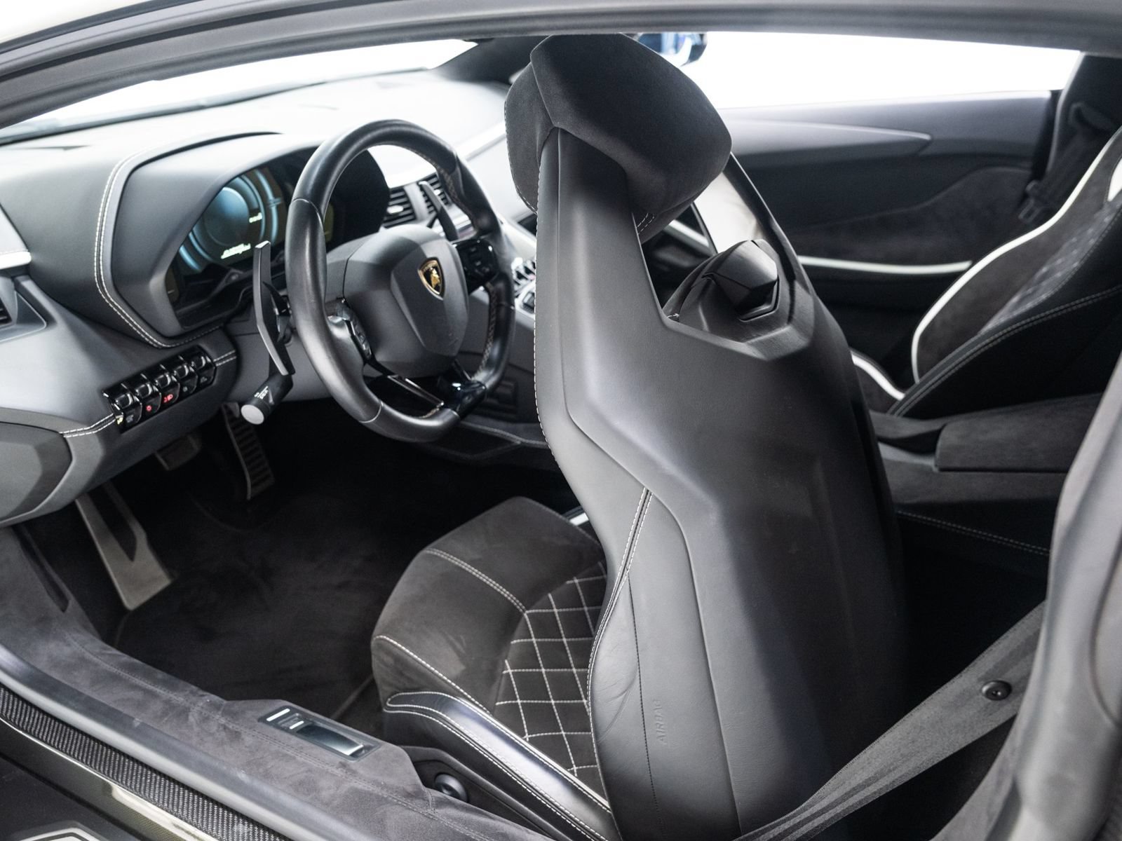 Used 2018 Lamborghini Aventador S AWD/4WD image 39