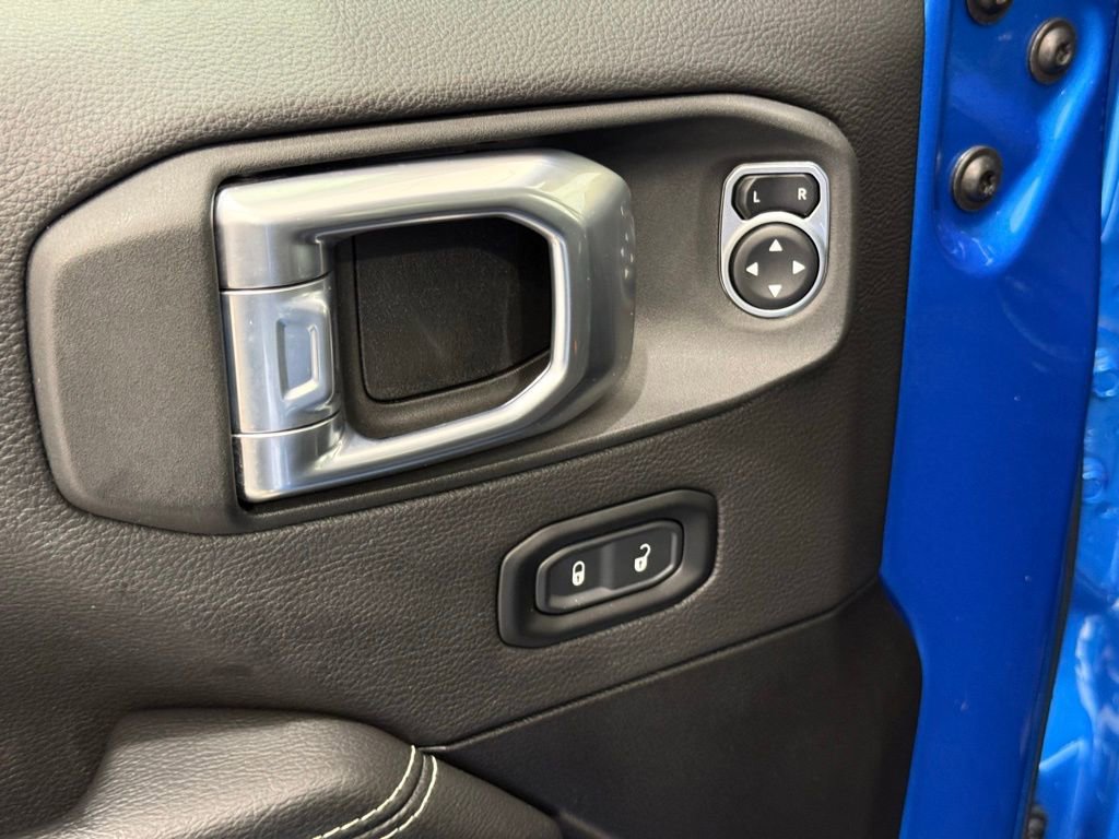 Used 2021 Jeep Gladiator Overland w/ Uconnect 4C Nav & Sound Group image 17