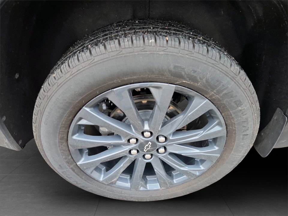 Used 2023 Chevrolet Traverse RS image 35