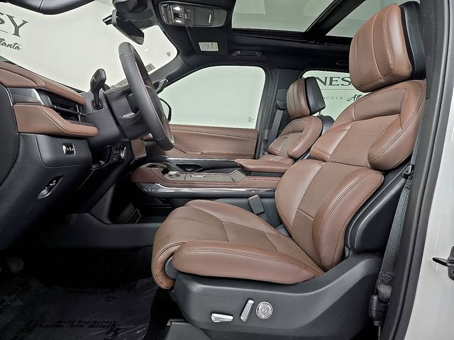 New 2025 Lincoln Navigator Reserve image 13