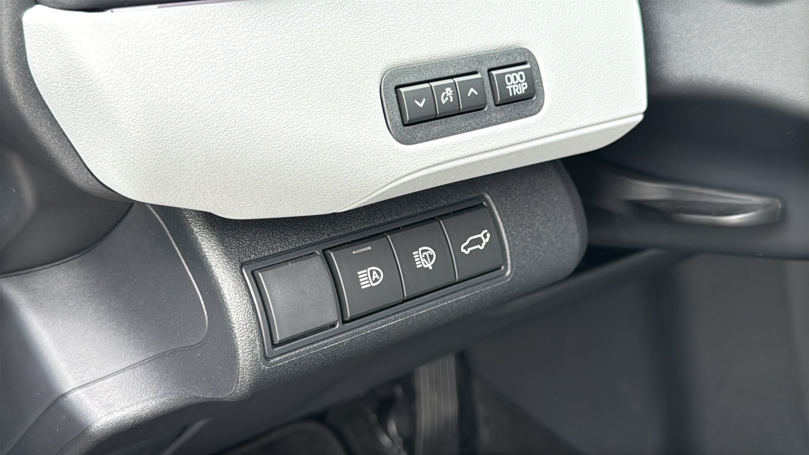 New 2027 Subaru Uncharted AWD image 16