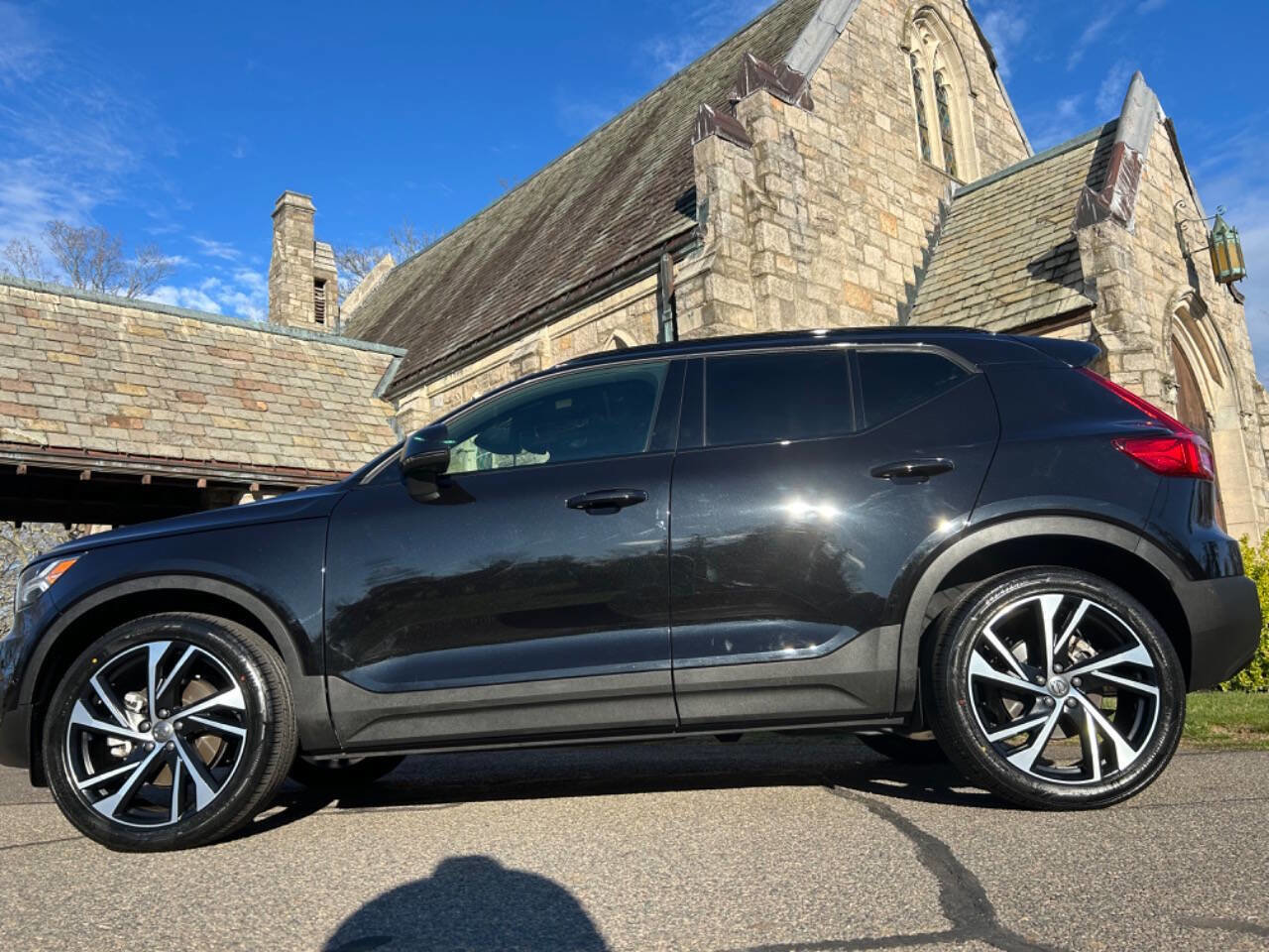 Used 2021 Volvo XC40 T5 R-Design w/ Advanced Package AWD/4WD image 4