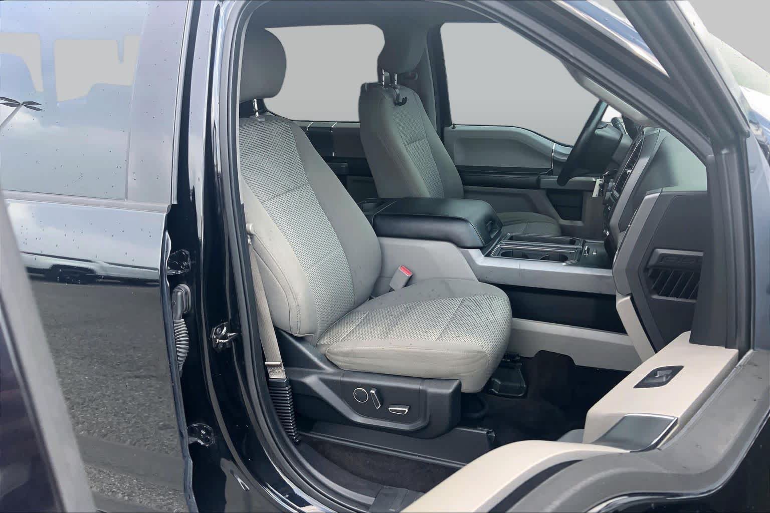 Used 2017 Ford F150 XLT w/ Equipment Group 302A Luxury RWD image 9