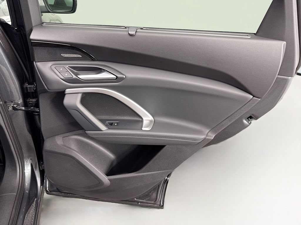 Used 2025 Audi Q5 Premium Plus w/ Premium Plus AWD/4WD image 27