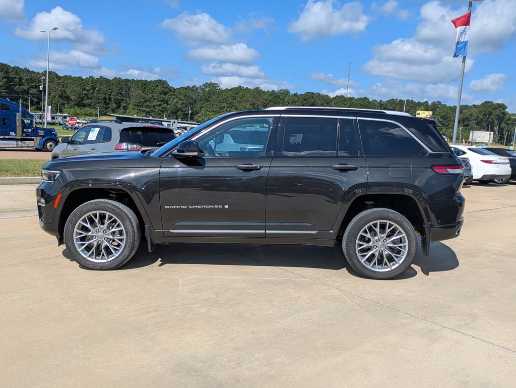 Used 2024 Jeep Grand Cherokee Summit w/ Adv Protech Group IV AWD/4WD image 2