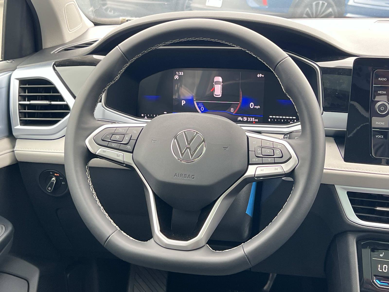 New 2026 Volkswagen Taos SE FWD image 8