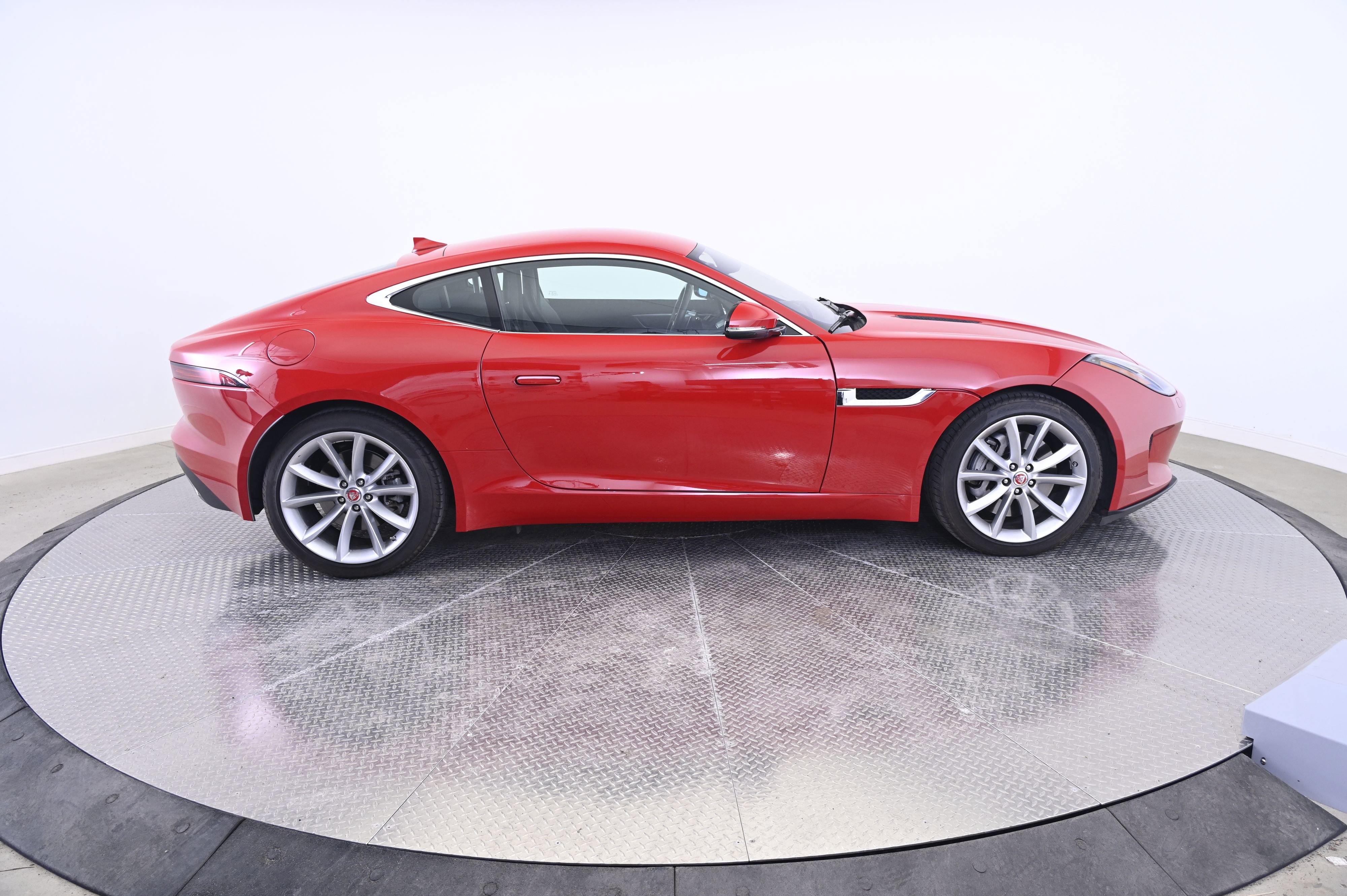 Used 2018 Jaguar F-TYPE Coupe image 8