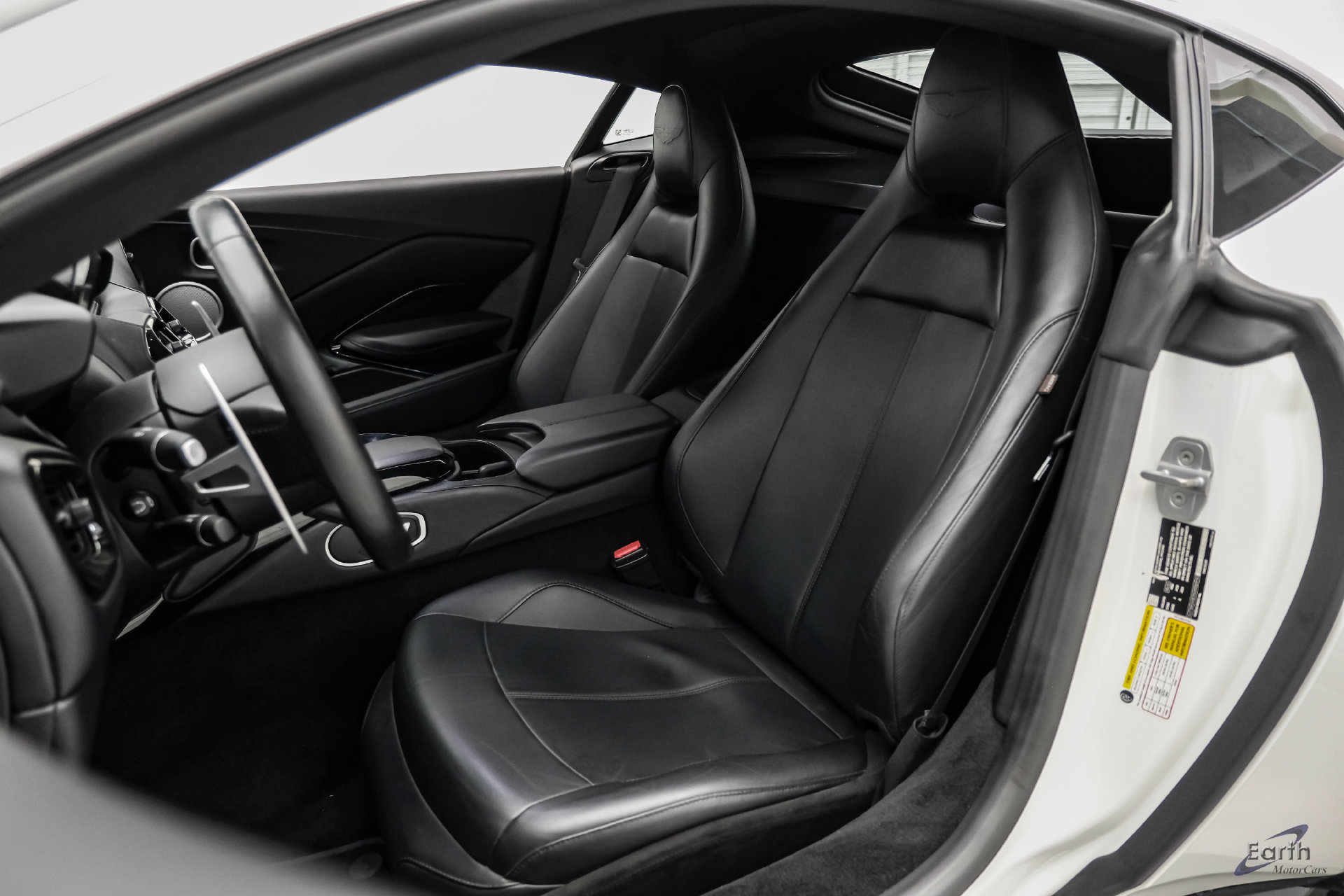Used 2022 Aston Martin V8 Vantage Coupe RWD image 42