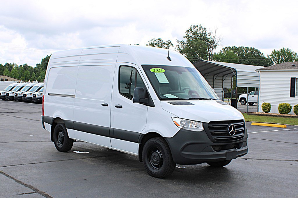 Used 2025 Mercedes-Benz Sprinter 2500 image 3