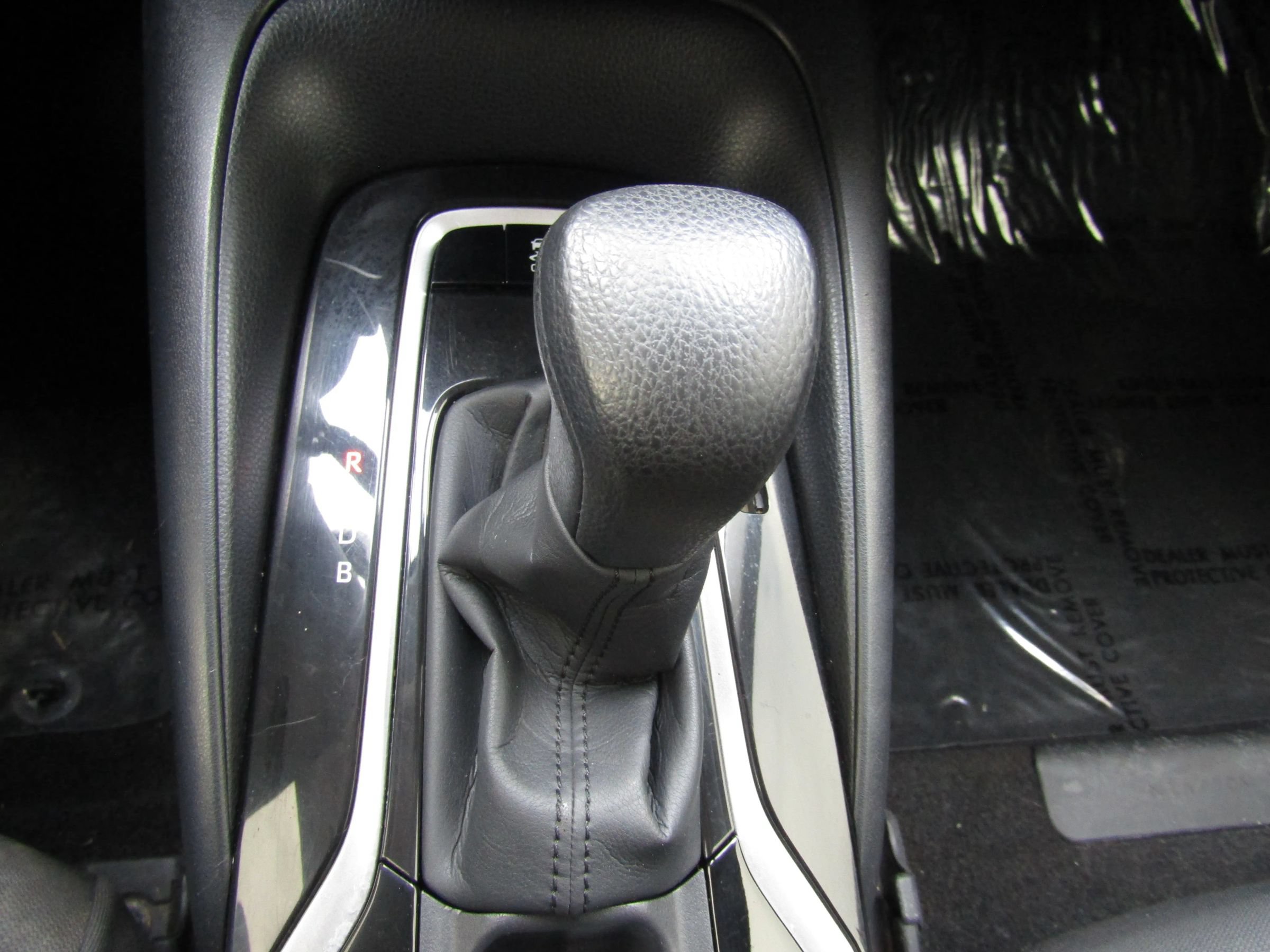 Used 2020 Toyota Corolla LE FWD image 19