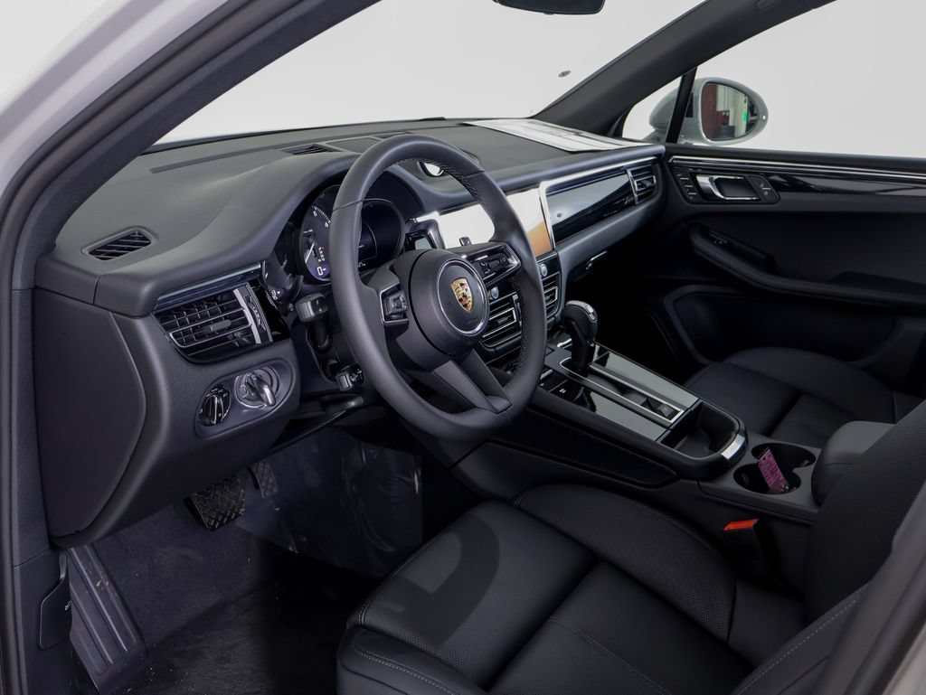 New 2026 Porsche Macan AWD/4WD image 4