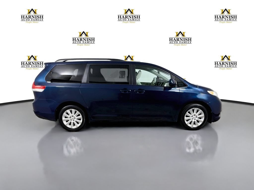 Used 2011 Toyota Sienna LE w/ Towing Pkg AWD/4WD image 8