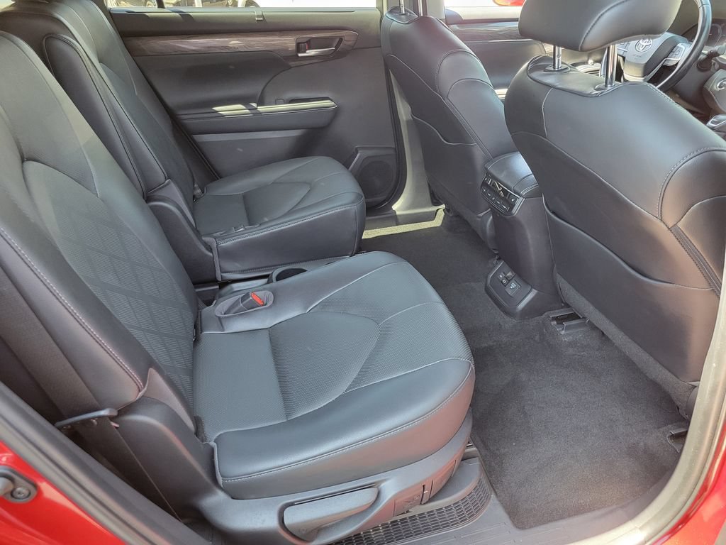 Used 2023 Toyota Highlander Platinum FWD image 21