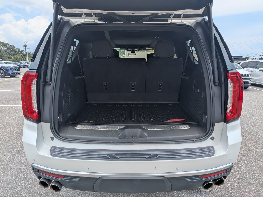 Used 2021 GMC Yukon XL Denali w/ Denali Ultimate Package AWD/4WD image 13