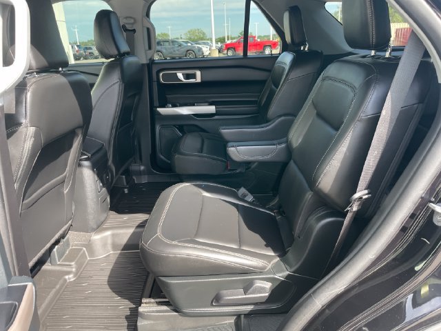 Used 2023 Ford Explorer XLT w/ Equipment Group 202A AWD/4WD image 29