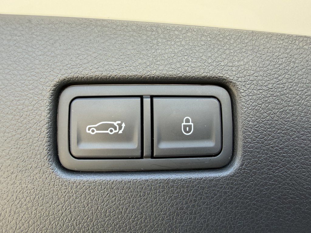 Used 2025 Genesis GV70 2.5T w/ Sport Prestige Package image 39