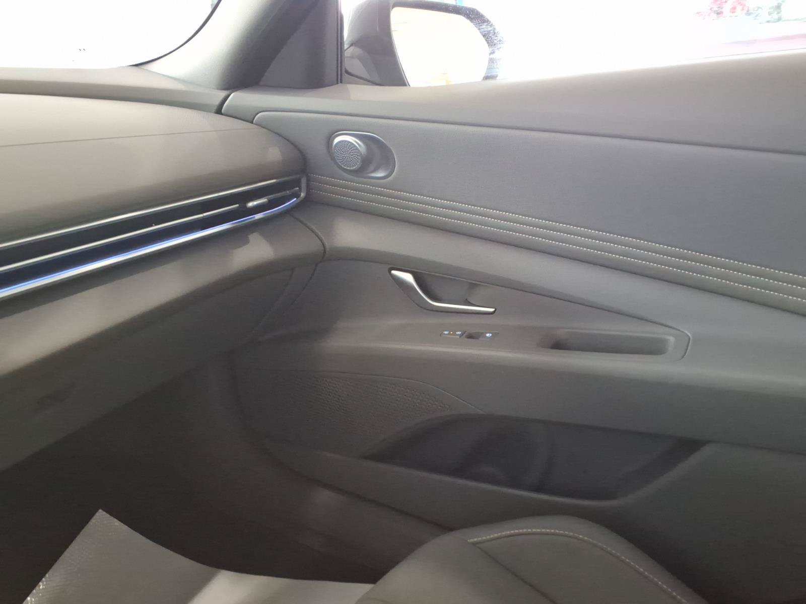Certified 2024 Hyundai Elantra SEL w/ Convenience Package FWD image 27