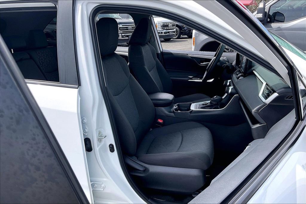 Used 2021 Toyota RAV4 XLE w/ Carpet Mat Package (TMS) AWD/4WD image 6