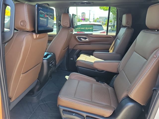 Used 2024 Chevrolet Suburban High Country w/ Advanced Technology Package AWD/4WD image 4