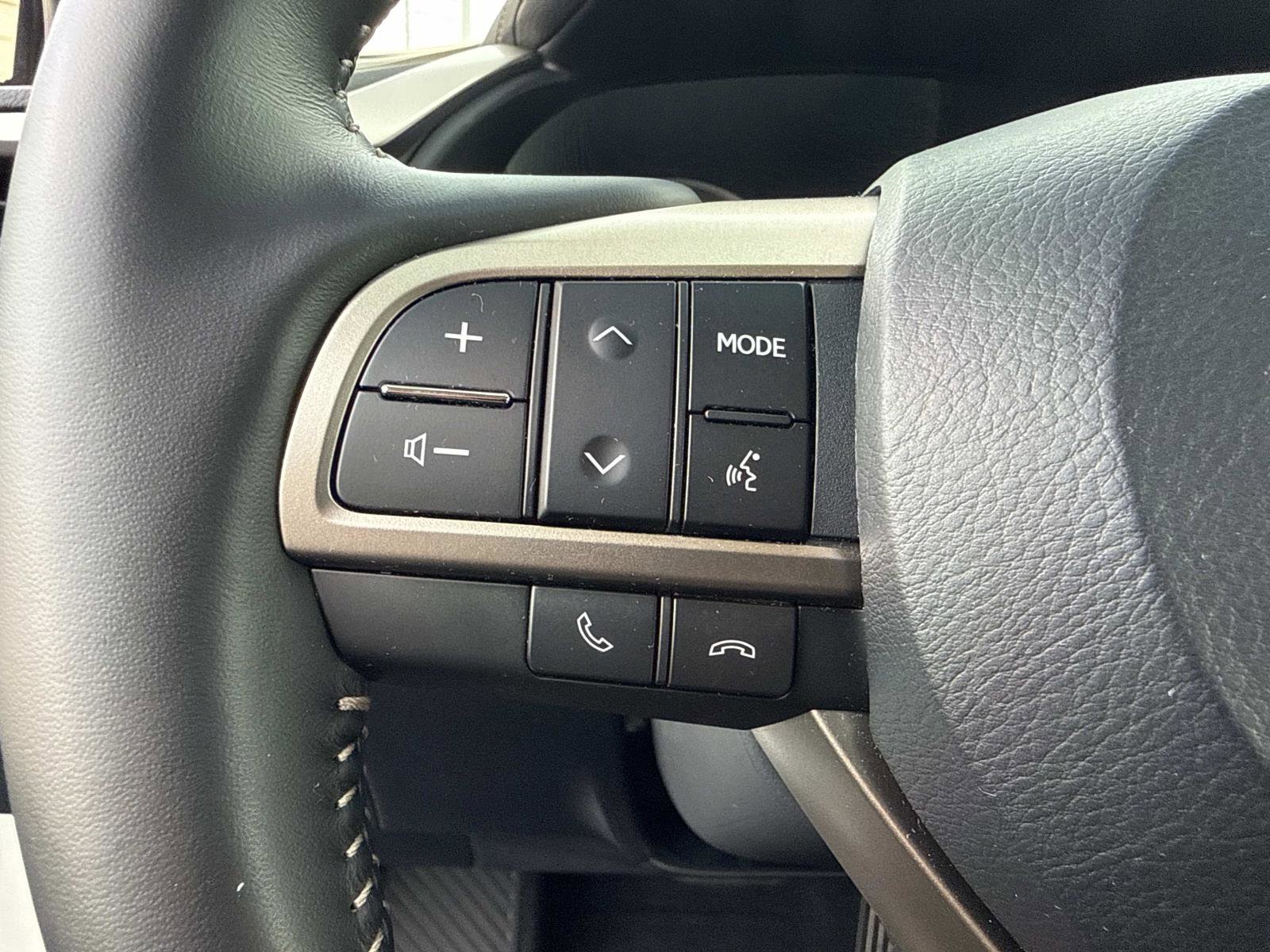 Used 2022 Lexus RX 350L Premium w/ Premium Package AWD/4WD image 34