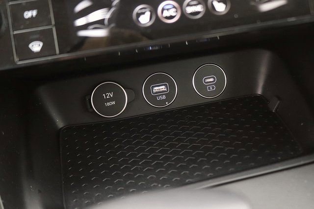 Used 2025 Genesis G70 2.5T image 21