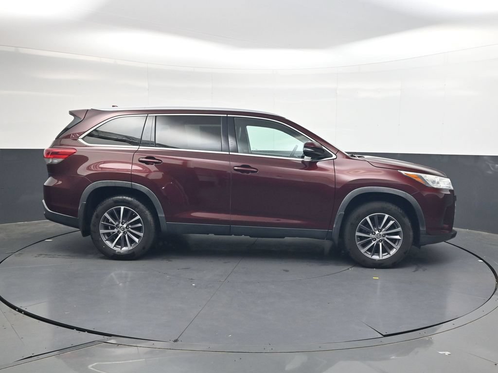 Used 2019 Toyota Highlander XLE AWD/4WD image 10
