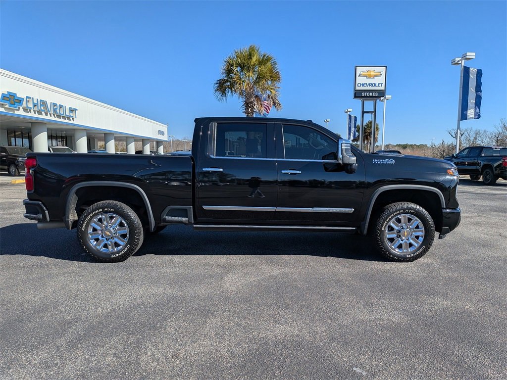 Used 2024 Chevrolet Silverado 2500 High Country w/ High Country Premium Package image 3