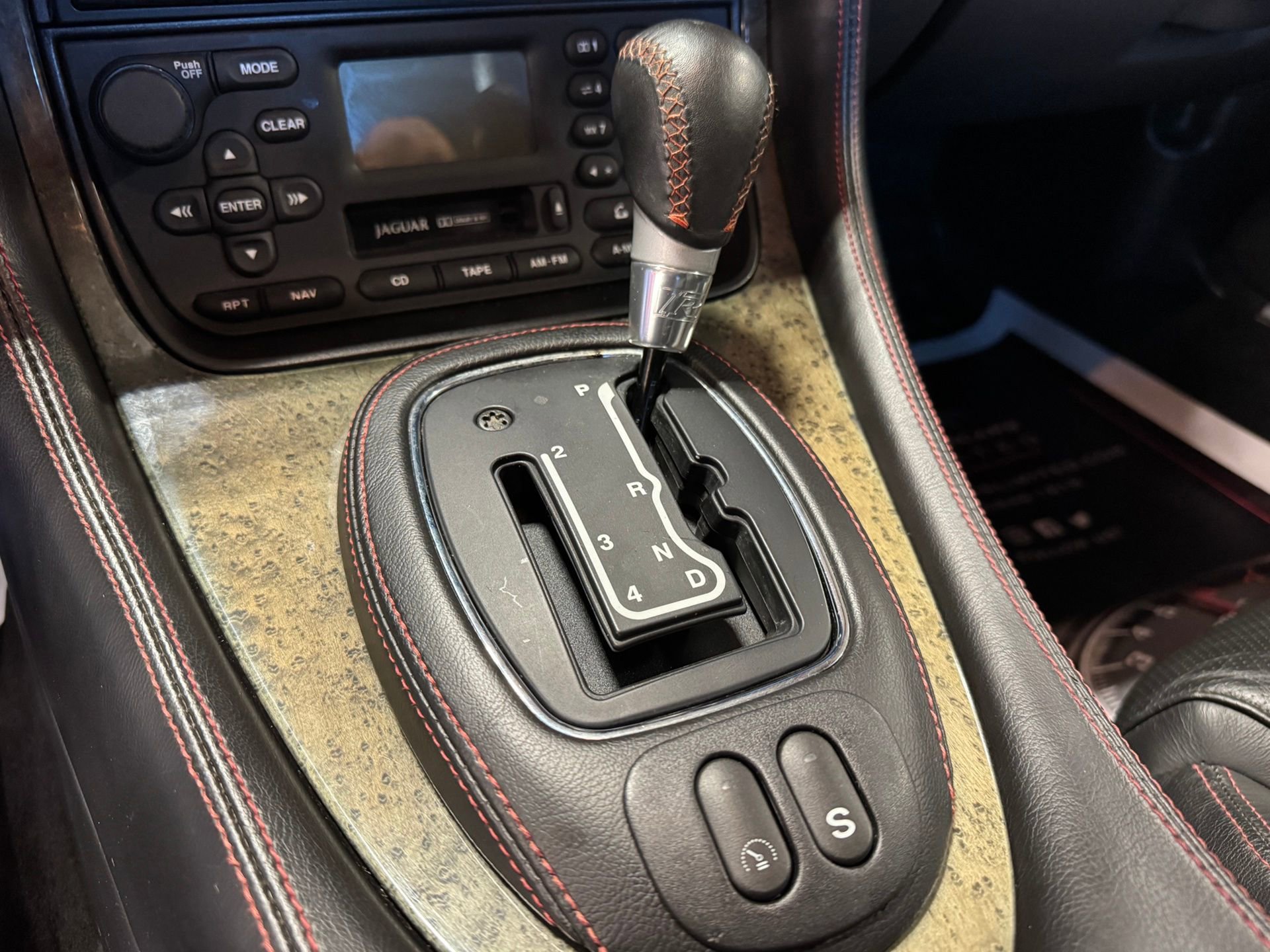 Used 2002 Jaguar XJ8 image 24